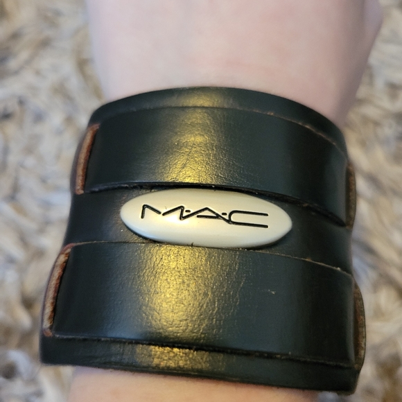 MAC COSMETICS employee bracelet - Picture 6 of 7